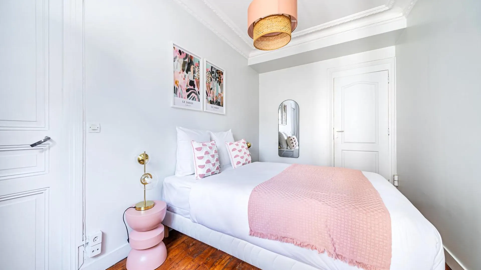Blue And Pink Flat Next Montparnasse Apartment Paris France