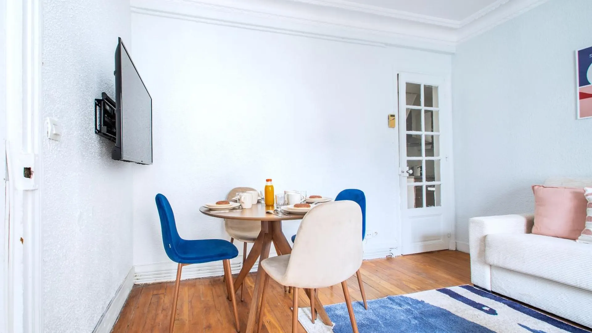 Blue And Pink Flat Next Montparnasse Apartment Paris